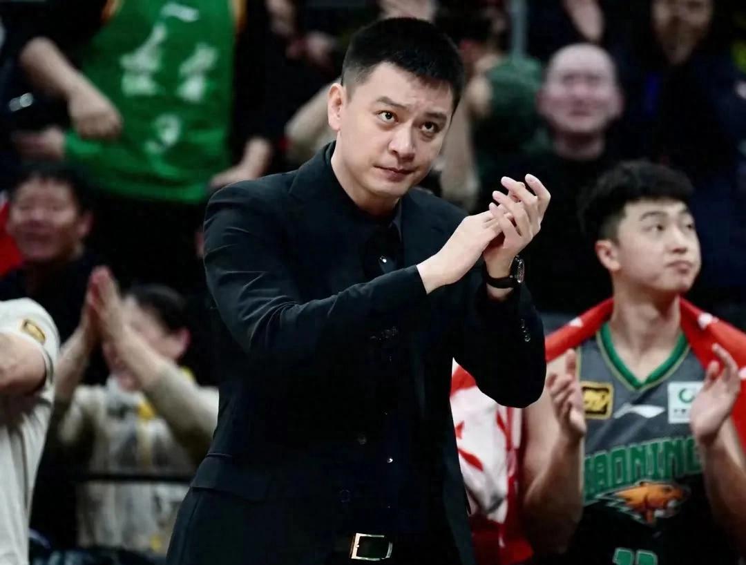 新任主教练大显神通，带领球队晋级下一轮